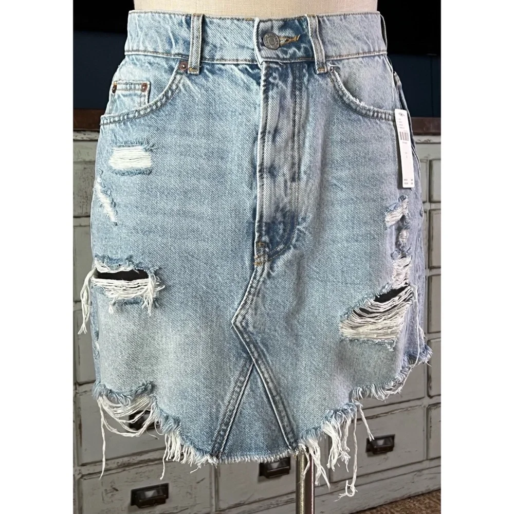 Anthropologie Pilcro Destroyed Denim Mini Skirt Size 0 - Picture 1 of 13